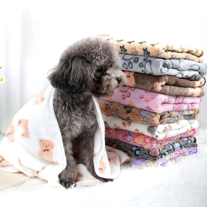Soft Fluffy High Quality Pet Blanket Flannel Dog Sleeping Blanket Paw Print Pattern Pet Mat Warm Comfortable Blanket for Cat Dog