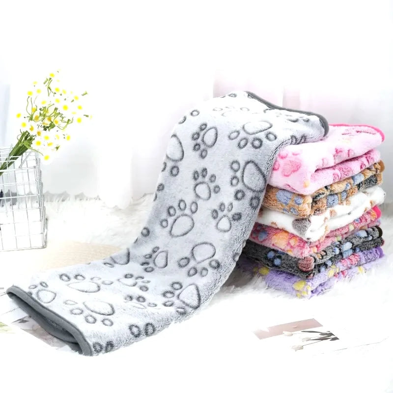 Soft Fluffy High Quality Pet Blanket Flannel Dog Sleeping Blanket Paw Print Pattern Pet Mat Warm Comfortable Blanket for Cat Dog