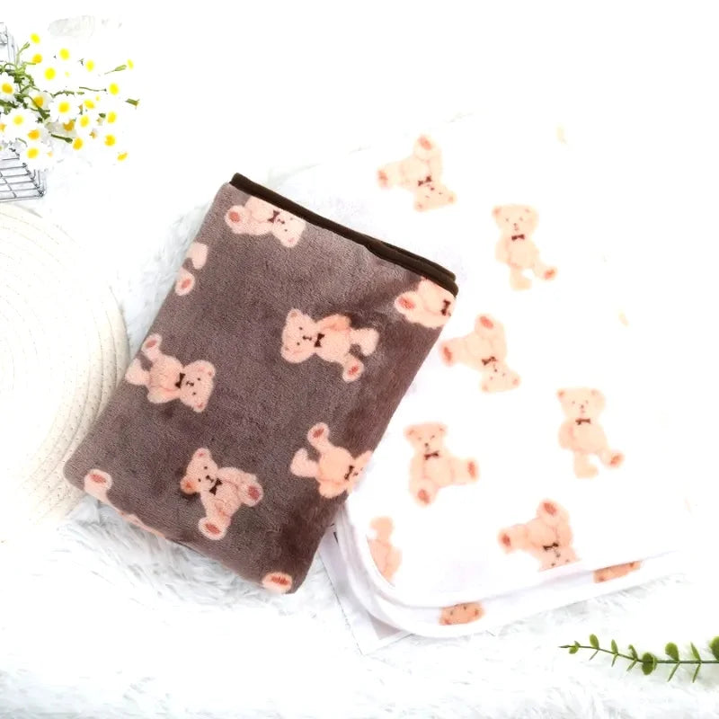Soft Fluffy High Quality Pet Blanket Flannel Dog Sleeping Blanket Paw Print Pattern Pet Mat Warm Comfortable Blanket for Cat Dog