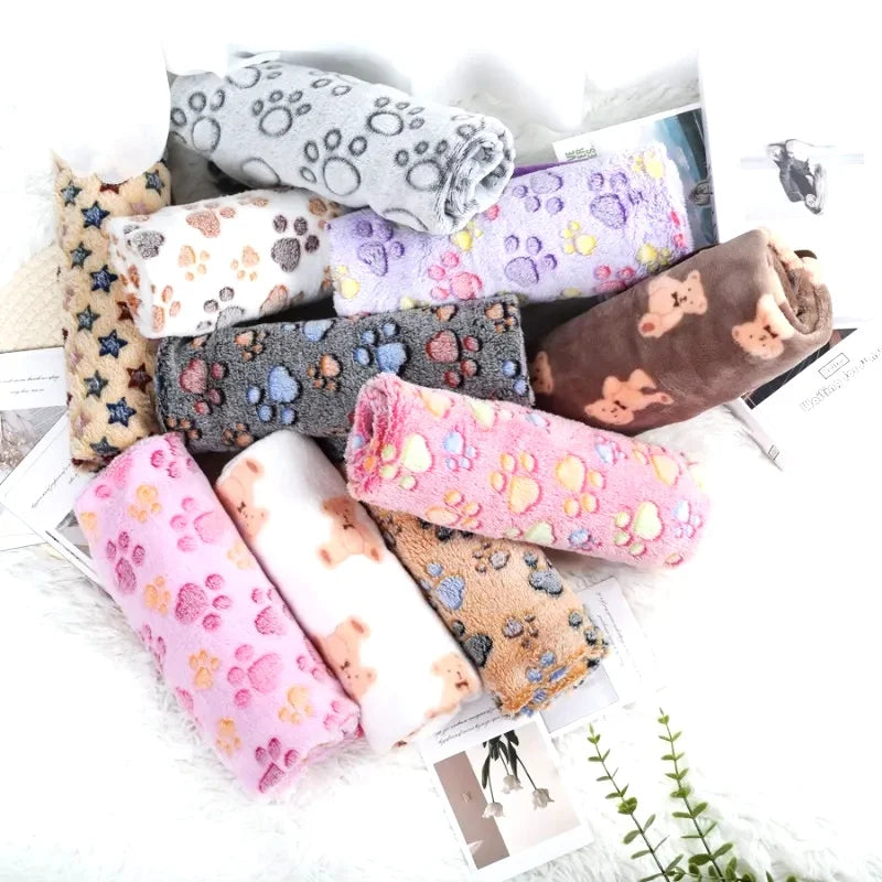 Soft Fluffy High Quality Pet Blanket Flannel Dog Sleeping Blanket Paw Print Pattern Pet Mat Warm Comfortable Blanket for Cat Dog